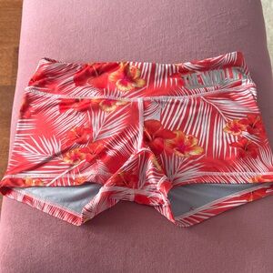 THE WOD LIFE Bootie/Crossfit/Fitness Shorts Orange/Coral Hibiscus Floral